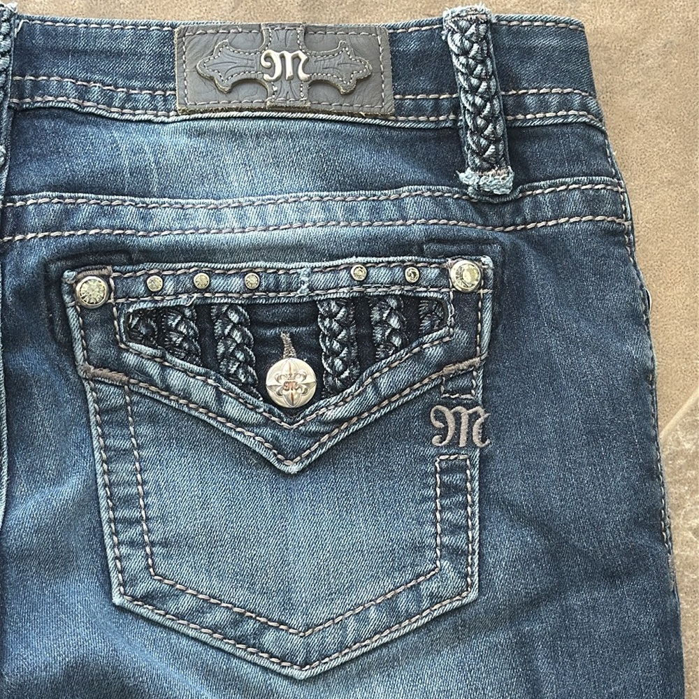 Miss Me 29 signature skinny These are stylish Miss Me bootcut jeans. Like new - Picture 6 of 16